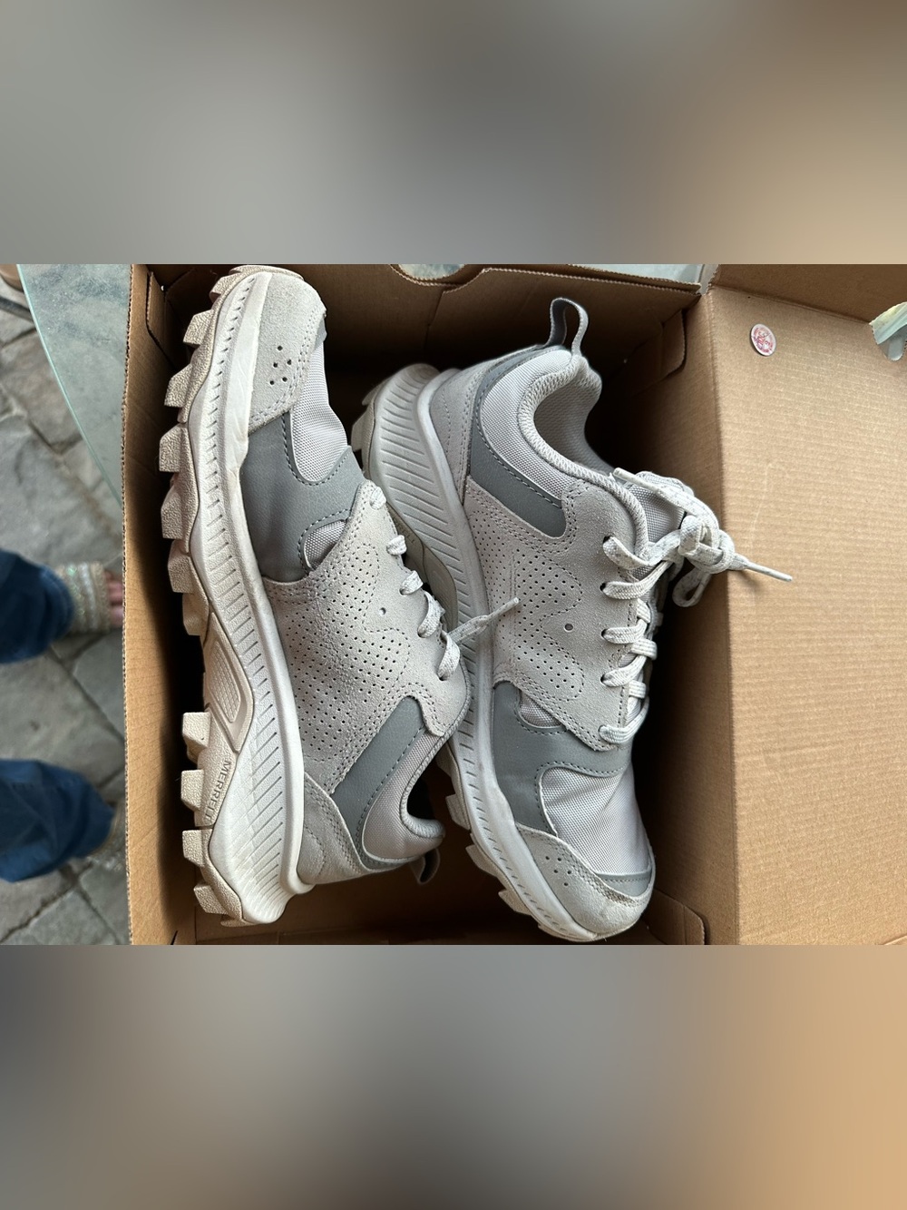 Merrell ladies Tempo Sol hiking sneakers size 7 with box